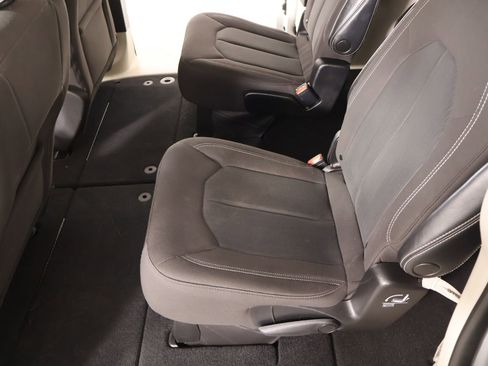 Used 2023 Chrysler Voyager LX image 12