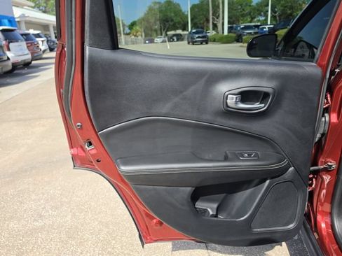 Used 2021 Jeep Compass Latitude w/ Driver Assistance Group FWD image 13
