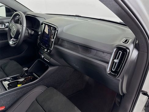 Used 2023 Volvo C40 P8 Recharge Plus image 28