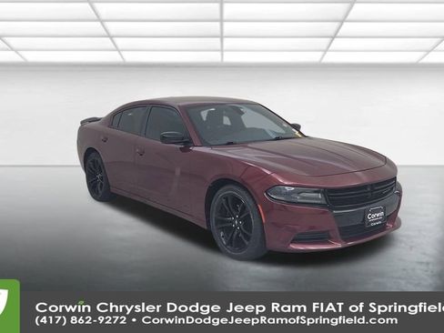 Used 2018 Dodge Charger SXT w/ Blacktop Package image 4