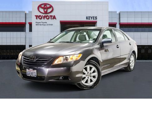 Used 2009 Toyota Camry LE image 1