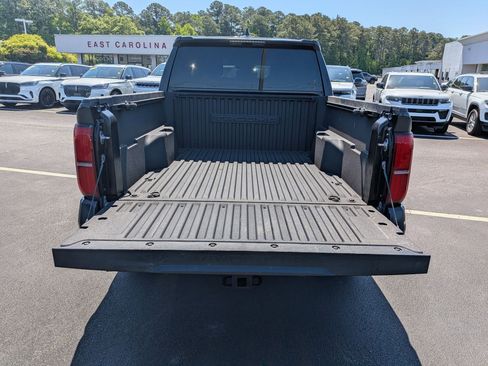 Used 2024 Toyota Tacoma SR5 AWD/4WD image 27