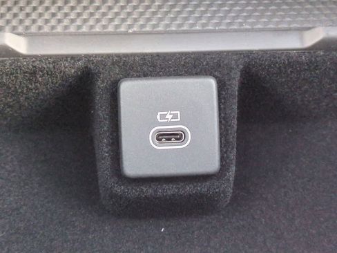 New 2025 Land Rover Range Rover SE image 32