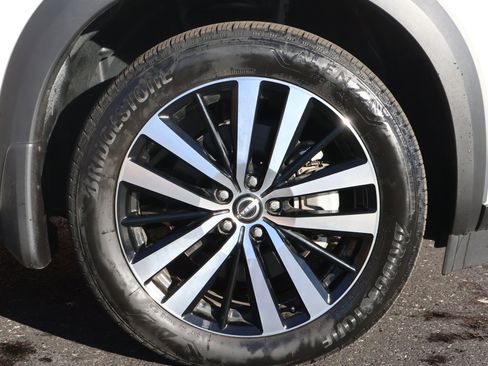 Used 2024 Nissan Pathfinder Platinum image 31