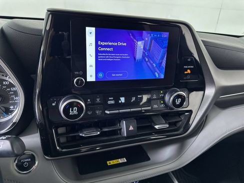 Used 2023 Toyota Highlander XLE AWD/4WD image 14