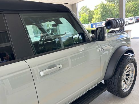 Certified 2022 Ford Bronco Outer Banks w/ Sasquatch Package AWD/4WD image 9