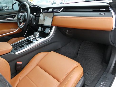 Used 2024 Jaguar XF R-Dynamic SE image 15