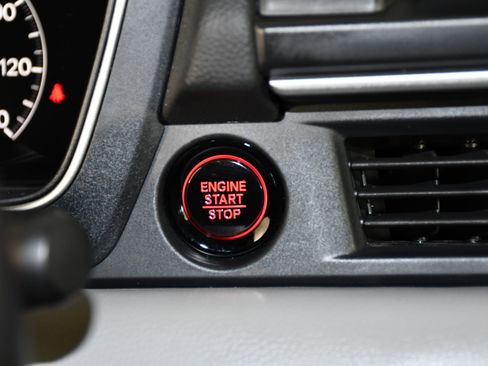 Certified 2025 Honda Pilot EX-L image 24