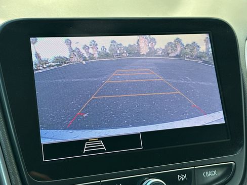 Used 2022 Chevrolet Malibu LT image 17