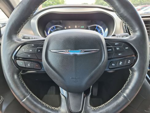 Used 2021 Chrysler Pacifica Touring-L w/ Uconnect Theater Family Group FWD image 23