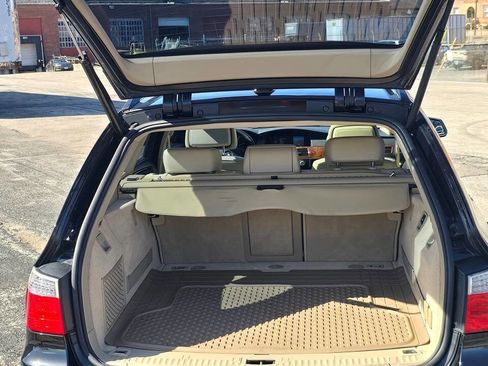 Used 2010 BMW 535i xDrive Wagon image 10