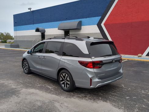 New 2025 Honda Odyssey EX-L image 8