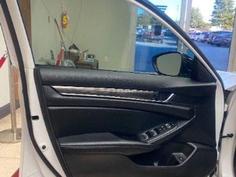 Used 2022 Honda Accord Sport image 10