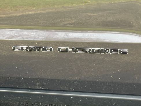 Used 2021 Jeep Grand Cherokee Laredo X image 11