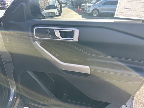 Certified 2022 Ford Explorer XLT image 36