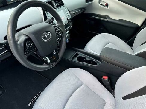 Used 2022 Toyota Prius LE image 7