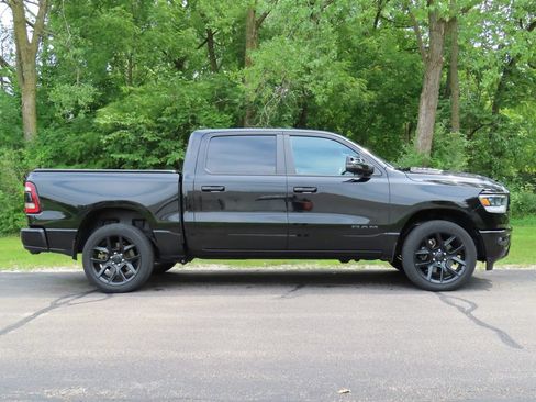 Used 2024 RAM 1500 Laramie AWD/4WD image 2