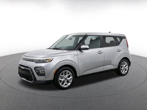 Used 2025 Kia Soul LX w/ LX Technology Package FWD image 3