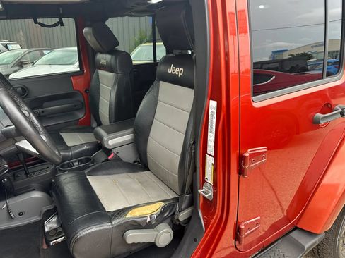 Used 2009 Jeep Wrangler Unlimited Sahara w/ Limited Group AWD/4WD image 9