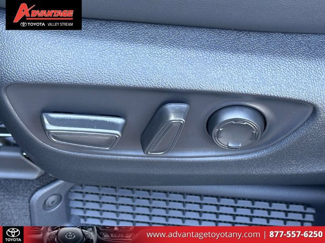 Used 2026 Toyota Sienna XSE FWD image 23