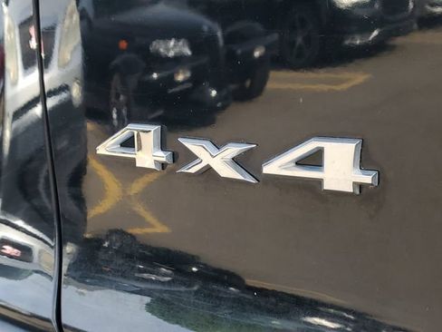 Used 2019 Jeep Cherokee Latitude Plus w/ Cold Weather Group AWD/4WD image 7