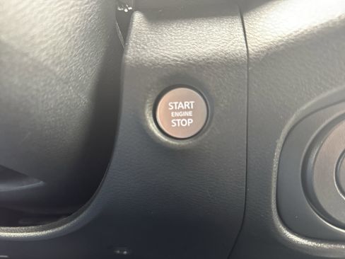 Used 2022 Nissan Frontier SV image 17