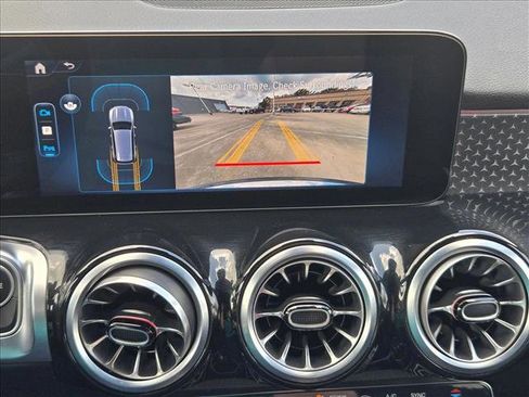 Used 2025 Mercedes-Benz GLB 250 image 25