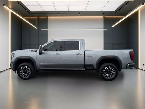 Used 2025 GMC Sierra 2500 Denali Ultimate AWD/4WD image 2