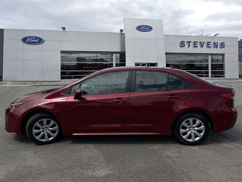 Used 2025 Toyota Corolla LE FWD image 3