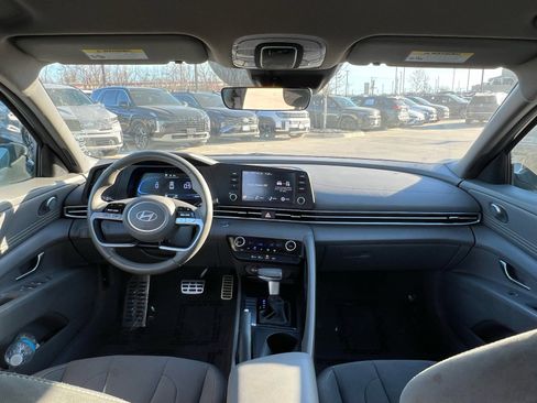 Certified 2025 Hyundai Elantra Sport image 21