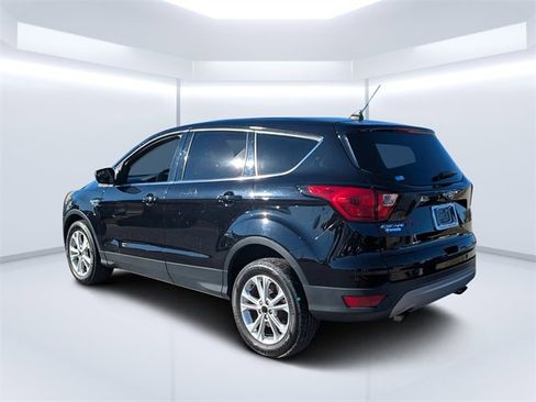 Used 2019 Ford Escape SE image 5