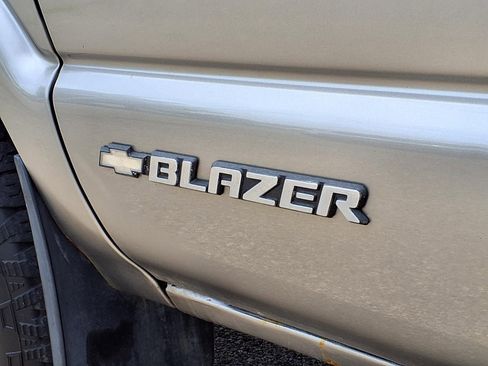 Used 2000 Chevrolet Blazer LS w/ LS Preferred Equipment Group AWD/4WD image 12