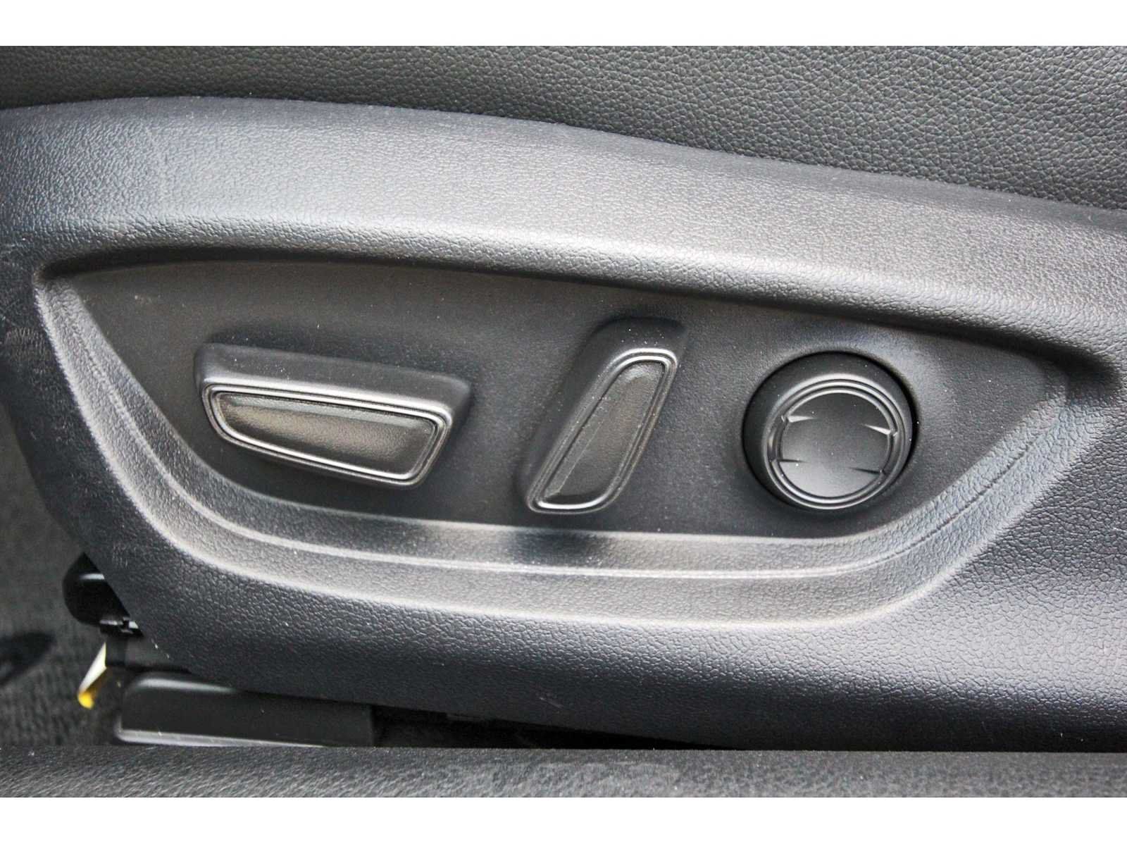 Used 2025 Toyota Camry SE FWD image 27
