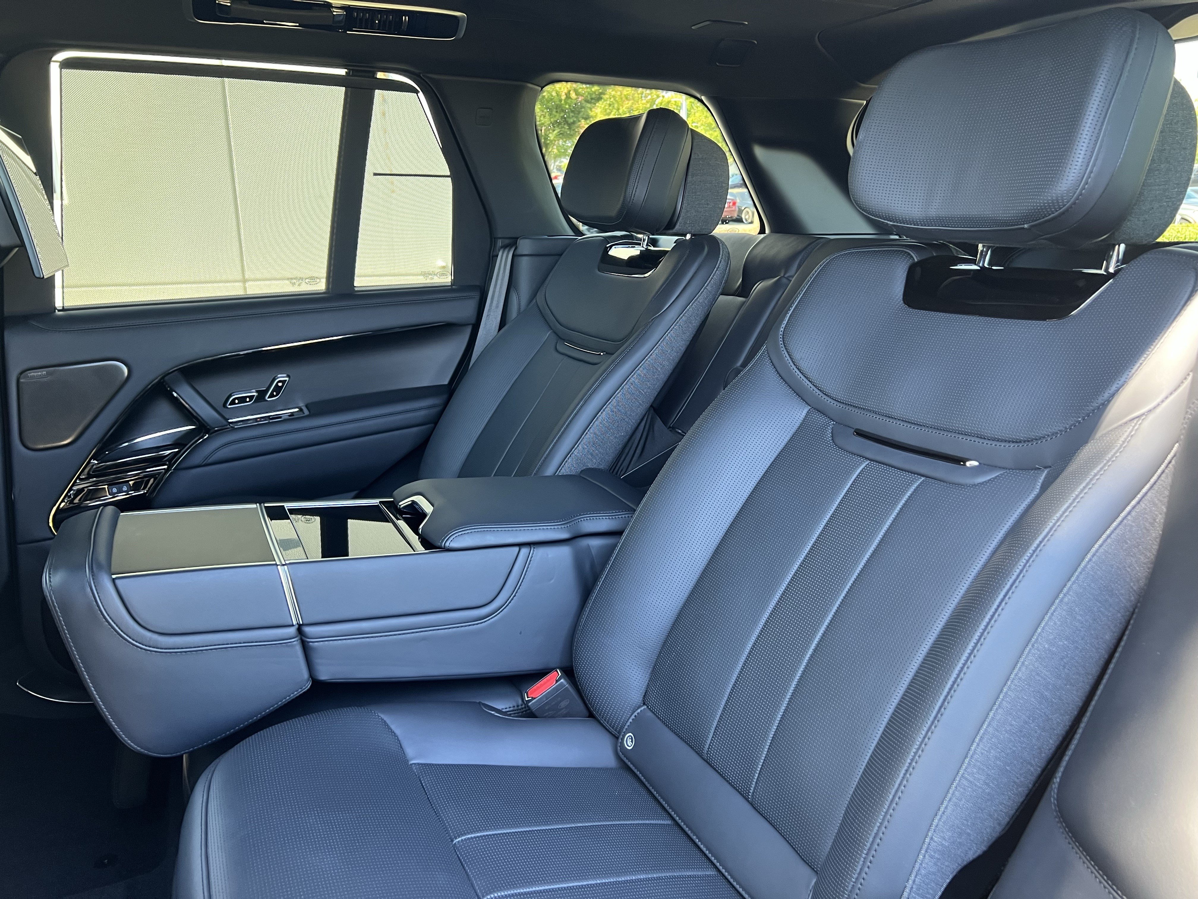 Used 2023 Land Rover Range Rover SV AWD/4WD image 33