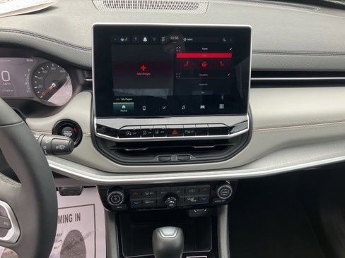 Certified 2025 Jeep Compass Limited image 17