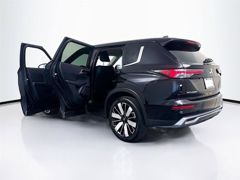Used 2025 Mitsubishi Outlander SE FWD image 41