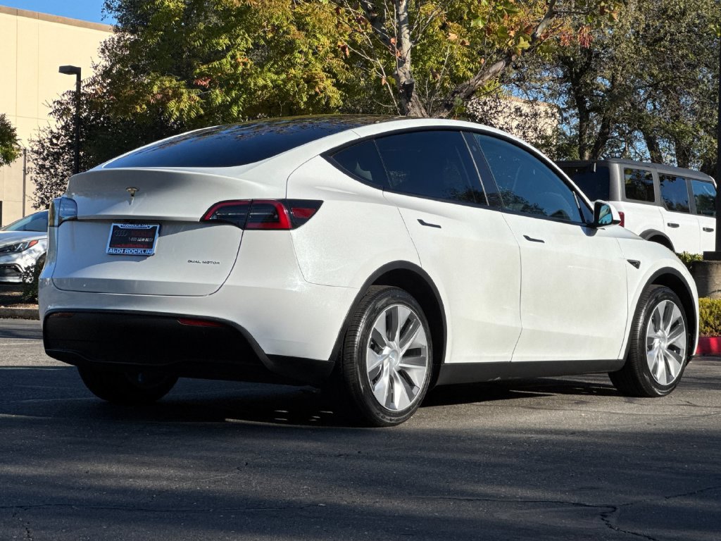 Used 2023 Tesla Model Y Long Range AWD/4WD image 5