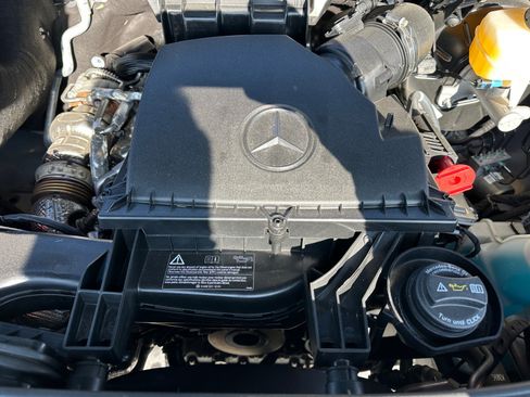 Used 2025 Mercedes-Benz Sprinter 2500 image 32