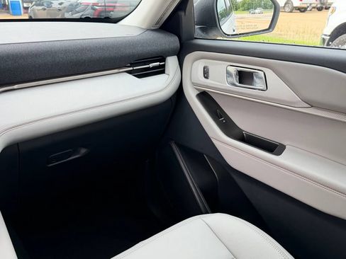 New 2026 Ford Explorer Active w/ Active Comfort Package RWD image 24