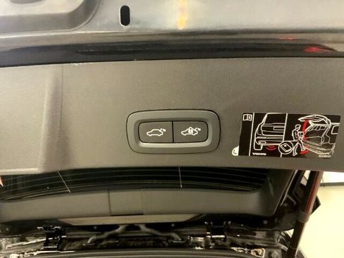 Used 2020 Volvo XC40 T5 R-Design image 32