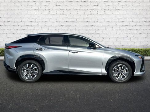 Used 2025 Lexus RZ 300e image 3