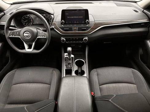 Used 2024 Nissan Altima 2.5 SV FWD image 12
