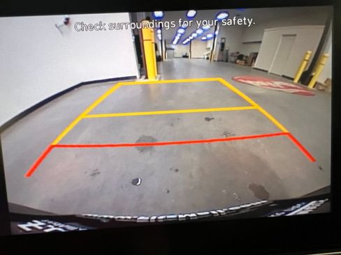 Used 2024 Hyundai Venue SEL FWD image 21