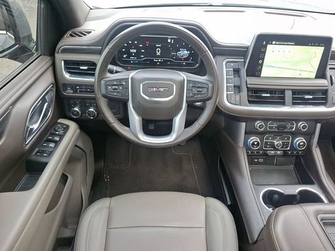 Used 2023 GMC Yukon XL SLT AWD/4WD image 2