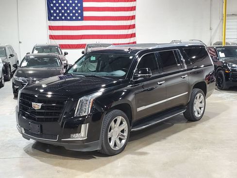 Used 2019 Cadillac Escalade ESV Luxury RWD image 45