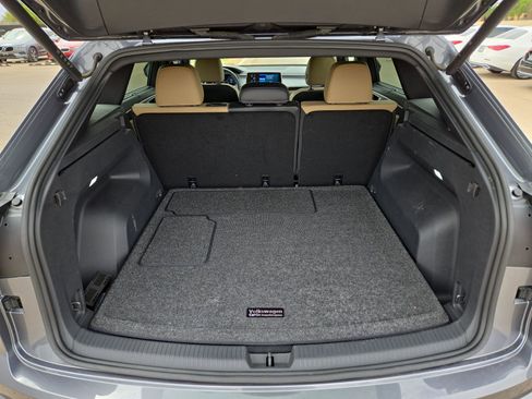 Used 2024 Volkswagen Atlas Cross Sport SE image 12