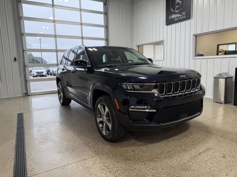 Used 2022 Jeep Grand Cherokee Limited 4xe image 6