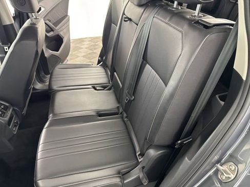 Used 2024 Volkswagen Tiguan SE image 25