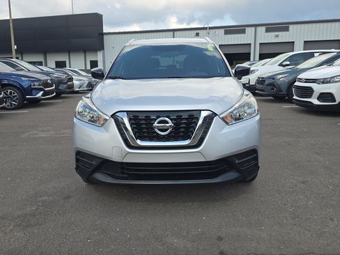Used 2019 Nissan Kicks S FWD image 3