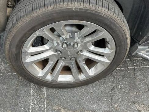 Used 2018 GMC Yukon SLT w/ Premium Edition AWD/4WD image 3